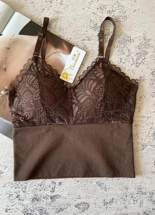 Удлиненный топ с тонкими бретелями коричневый