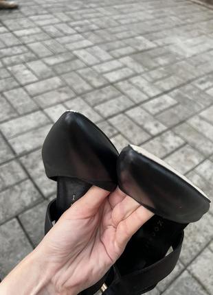 Туфли на каблуке с острым носиком6 фото