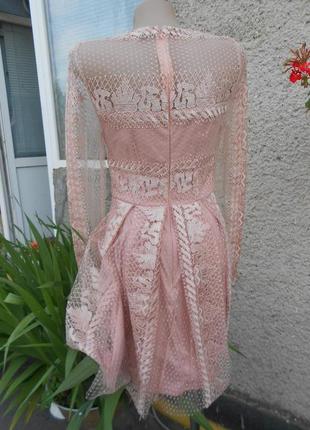 Нарядное  платье из гипюра  цвета пудри приталеное в складки3 фото