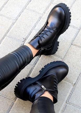 Черные дизайнерские кожаные женские ботинки натуральная кожа на флисе8 фото
