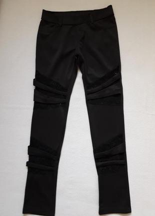 Крутые брюки леггинсы с гипюровыми вставками и стразами спереди redial