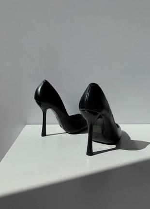 Туфли на каблуках с узким носком черные2 фото