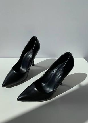 Туфли на каблуках с узким носком черные3 фото