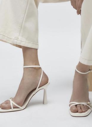 Босоножки белые молочные кожаные на каблуке сандалии туфли zara1 фото