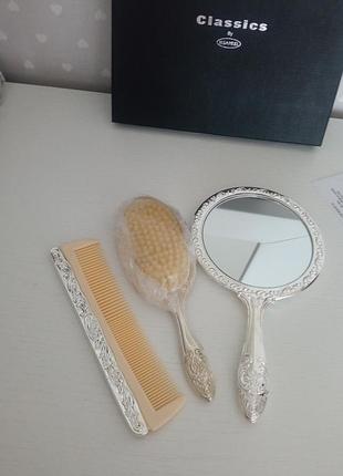 Продам винтажный посеребряный будуарный набор новый