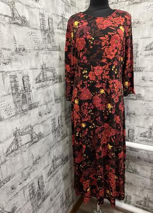 Плаття міді чорне в червоних квітах з розрізами по бокам тканина трикотаж віскоза
