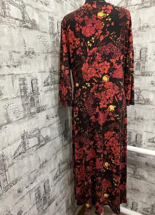 Платье миди черное в красных цветах с разрезами по бокам ткань трикотаж вискоза3 фото