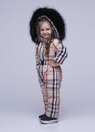 Детский зимний комбинезон с принтом «бербери» и опушкой из натурального меха 116 см.2 фото
