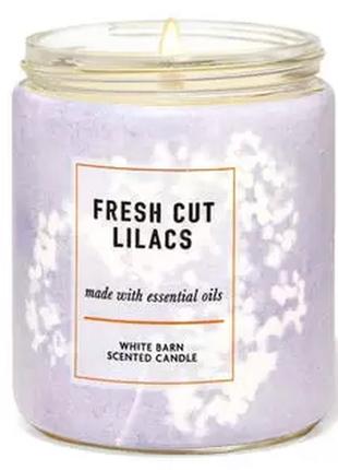 Свеча bath & body works fresh cut lilacs scented candle