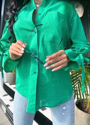 Рубашка женская зеленая однотонная свободного кроя на пуговицах с карманом качественная стильная трендовая