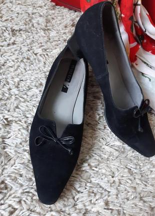 Базовые чёрные замшевые туфли на маленьком каблуке,peter kaiser,  p  34-351 фото