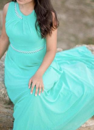 Нежное длинное бирюзовое платье
