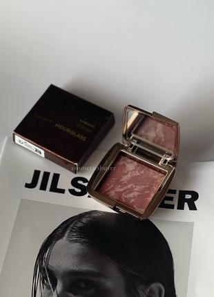 Розовые натуральные шелковистые румяна hourglass ambient lighting blush mood exposure1 фото