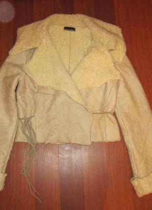Коротка куртка світло коричнева (кремова)4 фото