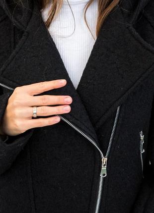 Стильное кашемировое пальто косуха черного цвета с капюшоном2 фото