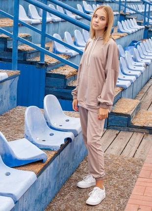 Спортивный костюм oversize бежевого цвета для девочки 158 см