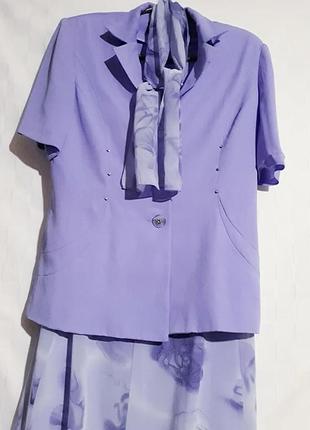 Легкий красивый костюм!