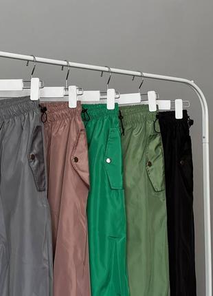 Стильні жіночі брюки карго на резинці, спортивні штани карго на манжетах темно-сірого кольору2 фото