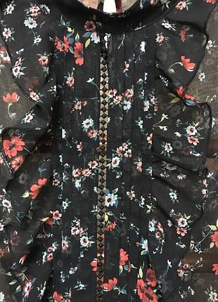 Величезний вибір красивих блуз і сорочок.