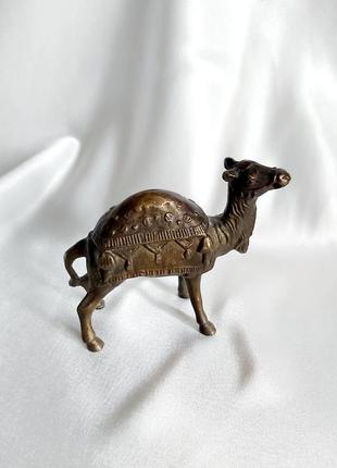 Винтажная бронзовая статуэтка верблюда1 фото
