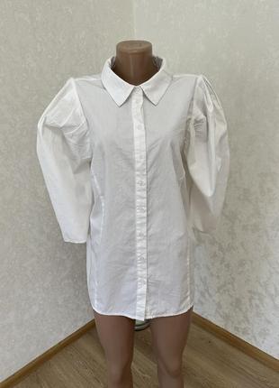 Актуальна біла сорочка з пишним рукавом