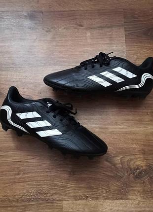 Футбольне взуття adidas