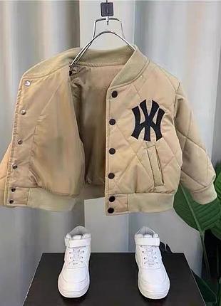 Невероятный осенний бомбер для мальчика.