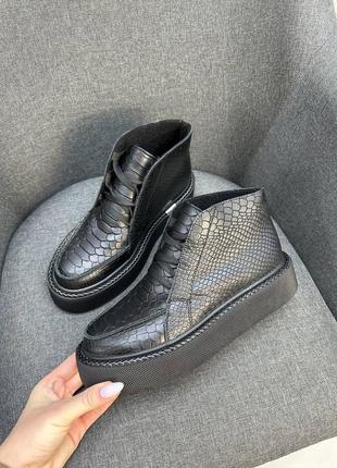 Черные ботинки лоферы из натуральной кожи с тиснением под рептилию цвет на выбор