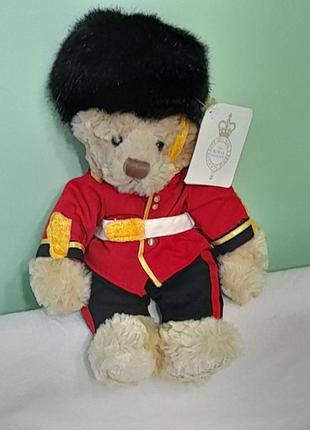 Buckingham palace bear the royal collection -ведмедик -гвардієць