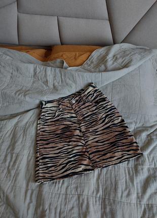 Стильная джинсовая юбка в животный принт2 фото