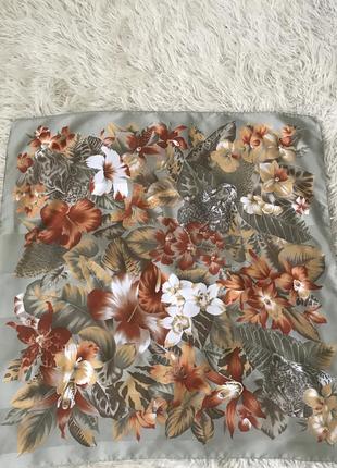 Красивый платок с семейкой леопардов