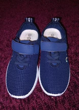 Кросівки  дихаючи  на липучці