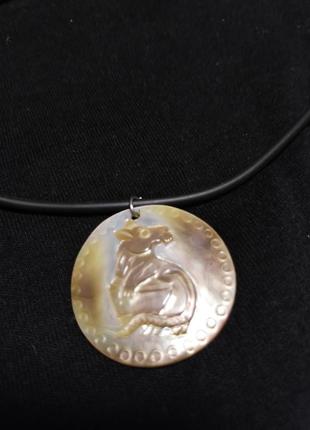 Еккклюзивная подвеска " крыса". натуральная, перламутр.