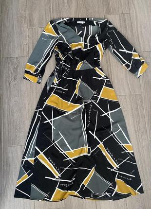 Гарна сукня з абстрактним принтом, розмір s