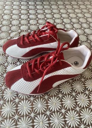 Кроссовки женские новые