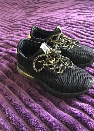 Кроссовки reserved