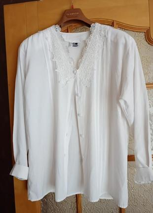 Вінтажна блуза біла  з мереживим воротом