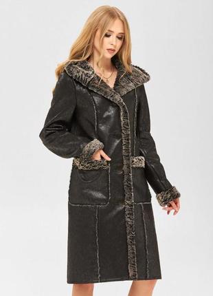 Красивая зимняя дубленка пальто с капюшоном и манжетами из искусственного меха2 фото
