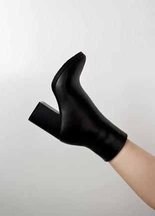 Кожаные б�отильоны с острым мысом на широком устойчивом каблуке, осенние