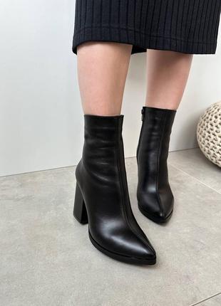 Кожаные б�отильоны с острым мысом на широком устойчивом каблуке, осенние
