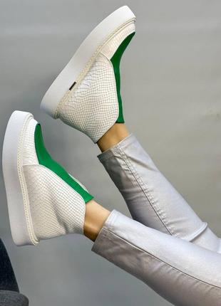 Ботинки кожаные белые с зеленой на массивной подошве лоферы высокие4 фото