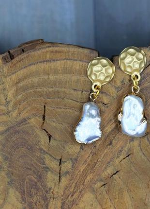 Красиві, оригінальні сережки з перлів барокового