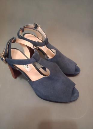 Босоніжки замшеві clarks kendra charm 261234414 navy suede 37р4 фото