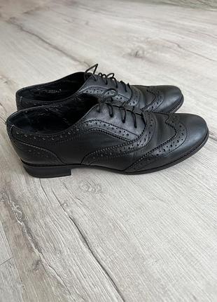 Шкіряні туфлі