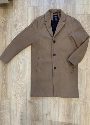 Шерстяное прямое пальто кемел коричневое демисезонн1 фото