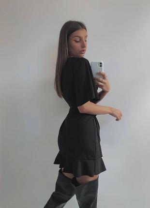 Красивое черное платье с рюшами2 фото