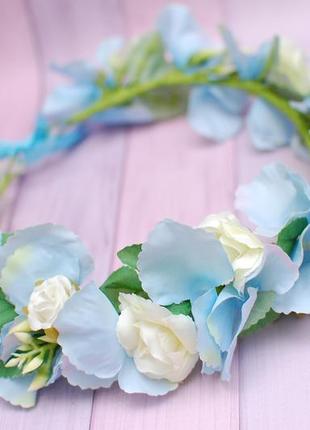 Об*ємний вінок віночок з квітами молочно-голубий6 фото