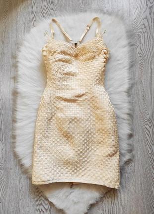 Бежевое короткое бандажное платье мини резинка стрейч бандо вышивкой молнией бисер keosme2 фото
