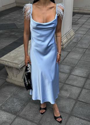 Неймовірна сатинова сукня з пір'ям5 фото