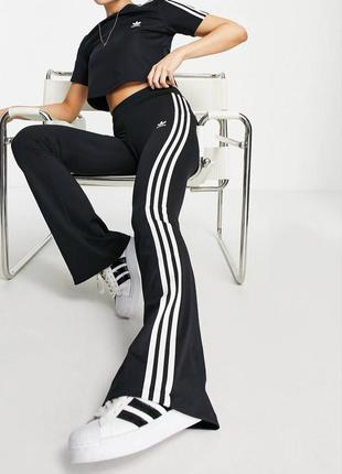 Легкие спортивные штаны бренда adidas